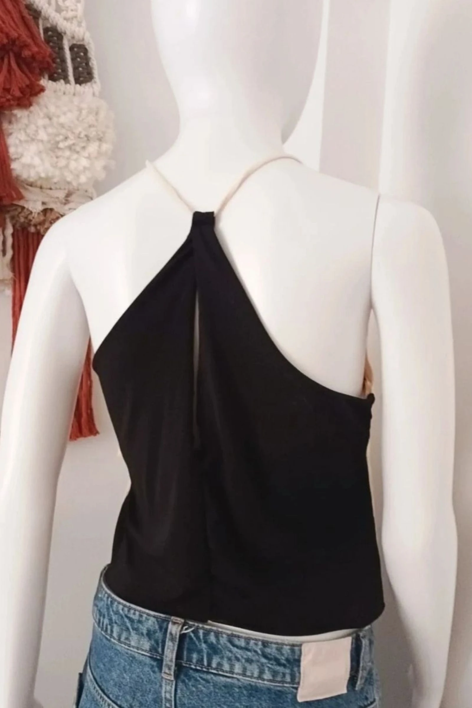 Beige halter top met drie lagen in zwart en wit – photo 4